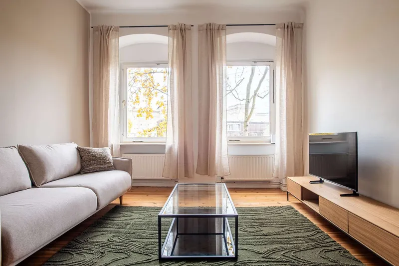 Fantastische 2-Zimmer-Wohnung in Friedrichshain - voll möbliert — photo 1